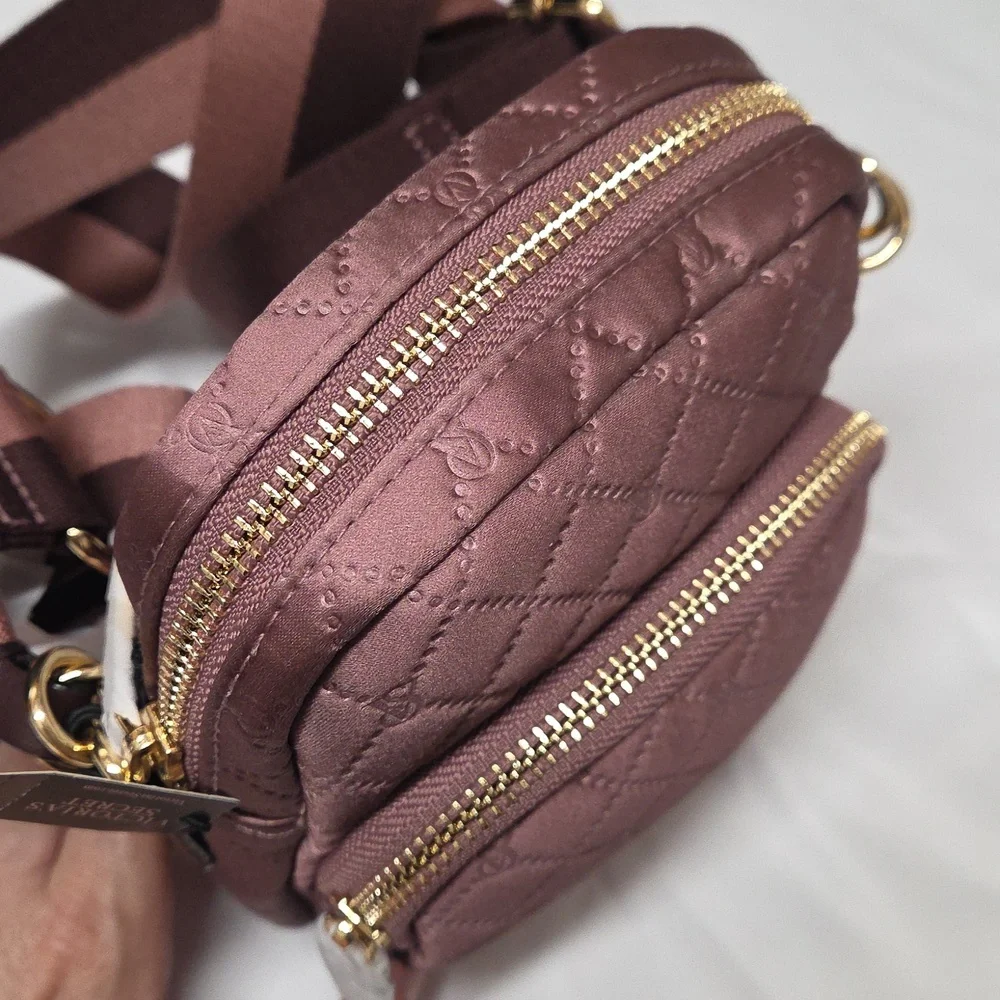 VS Quilted Crossbody Bag with Gold Logo - Picture 3 of 6